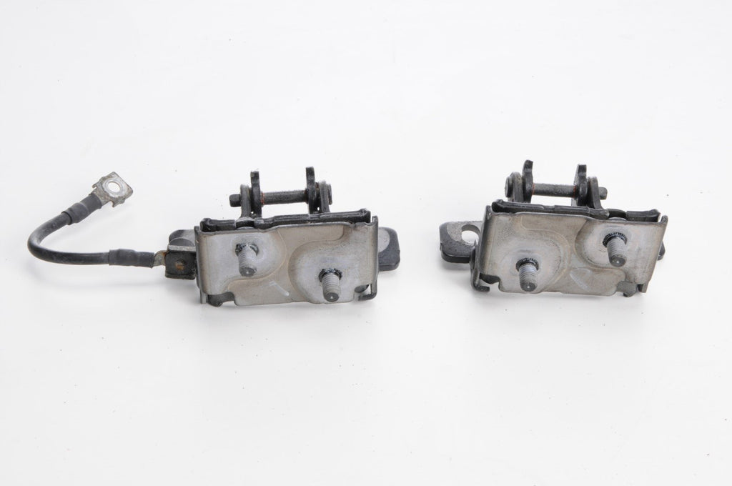 BMW 1 F21 FLAP HINGE SET