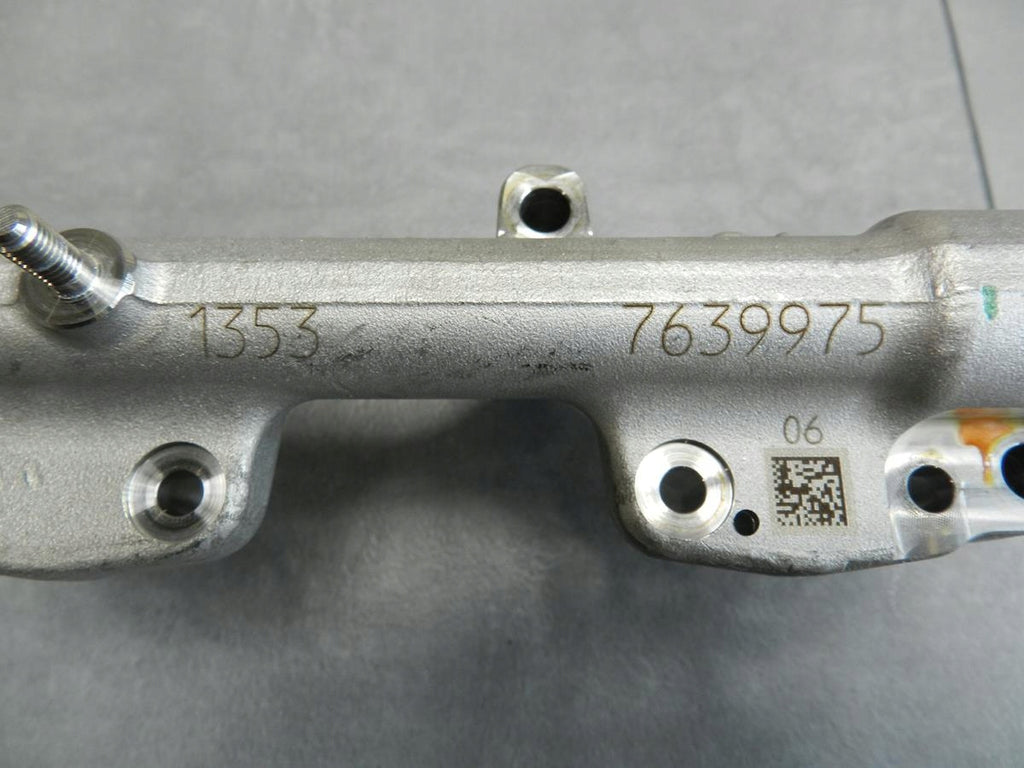 BMW 2 F22 M240i INJECTION RAIL SENSOR 8643665