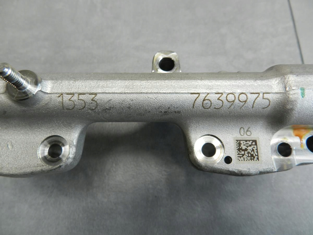 BMW 2 F22 M240i INJECTION RAIL SENSOR 8643665