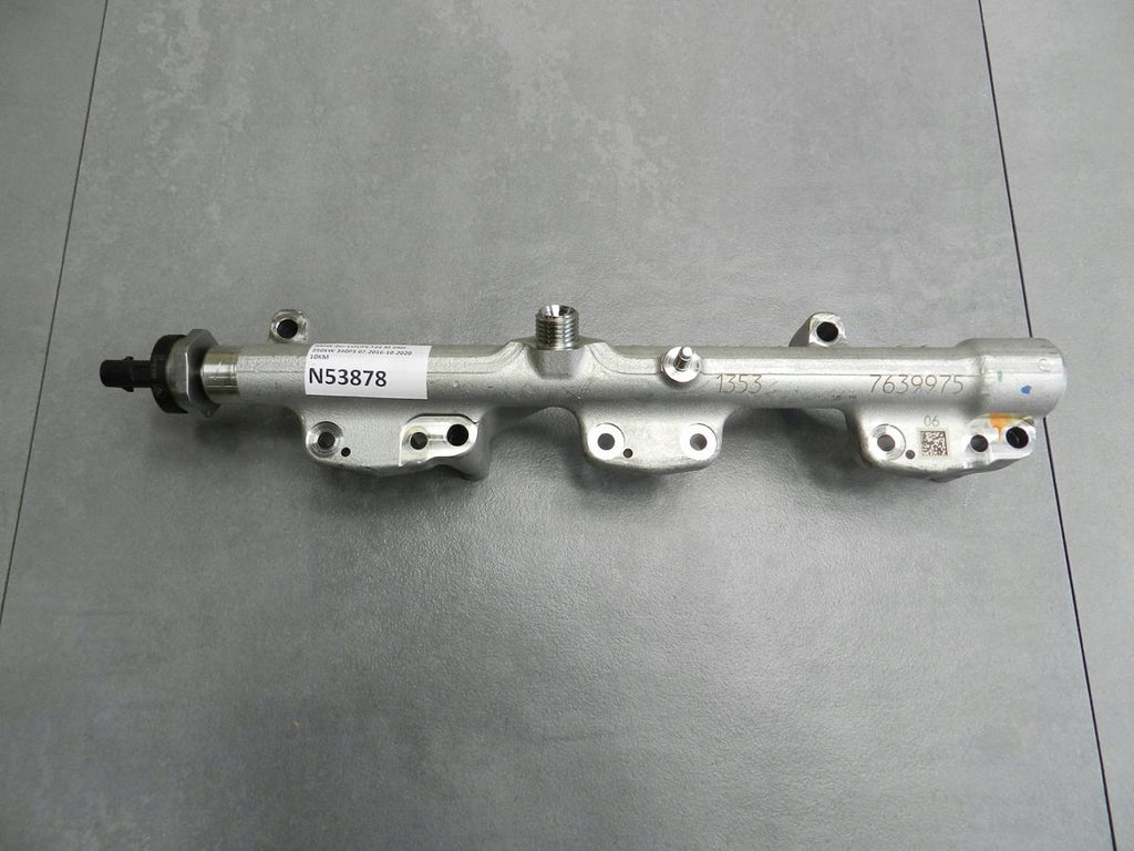 BMW 2 F22 M240i INJECTION RAIL SENSOR 8643665