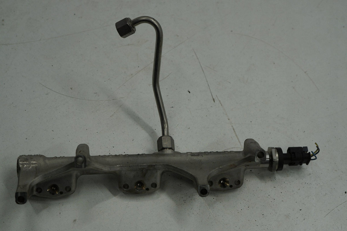 BMW 2 F45 F46 16R 1.5B INJECTION RAIL SENSOR 0261545122