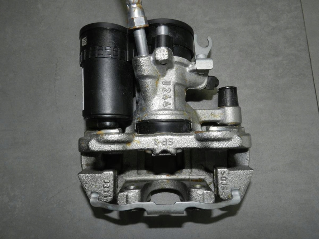 BMW 2 GT F46 218i CLAMP LEFT REAR 6798957