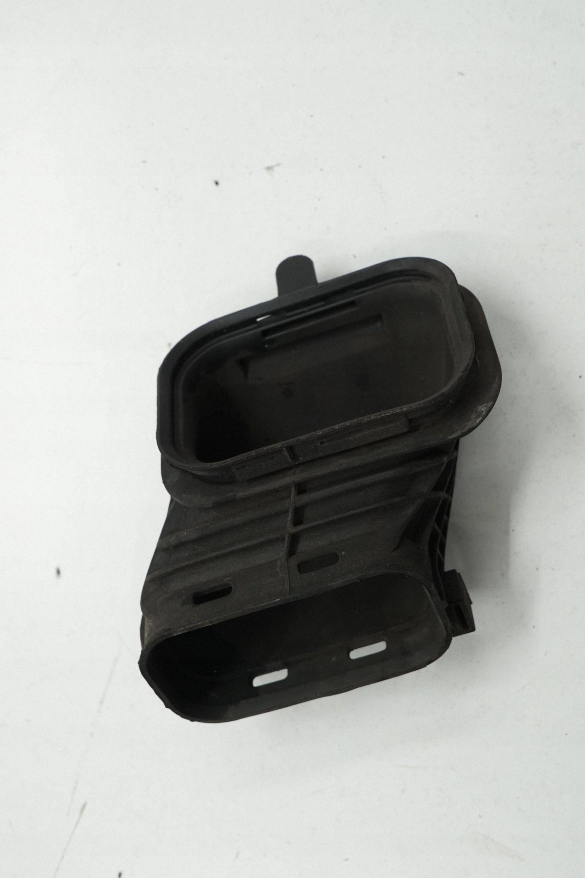 BMW 3 F30 12R 2.0D AIR INTAKE PIPE 7613156
