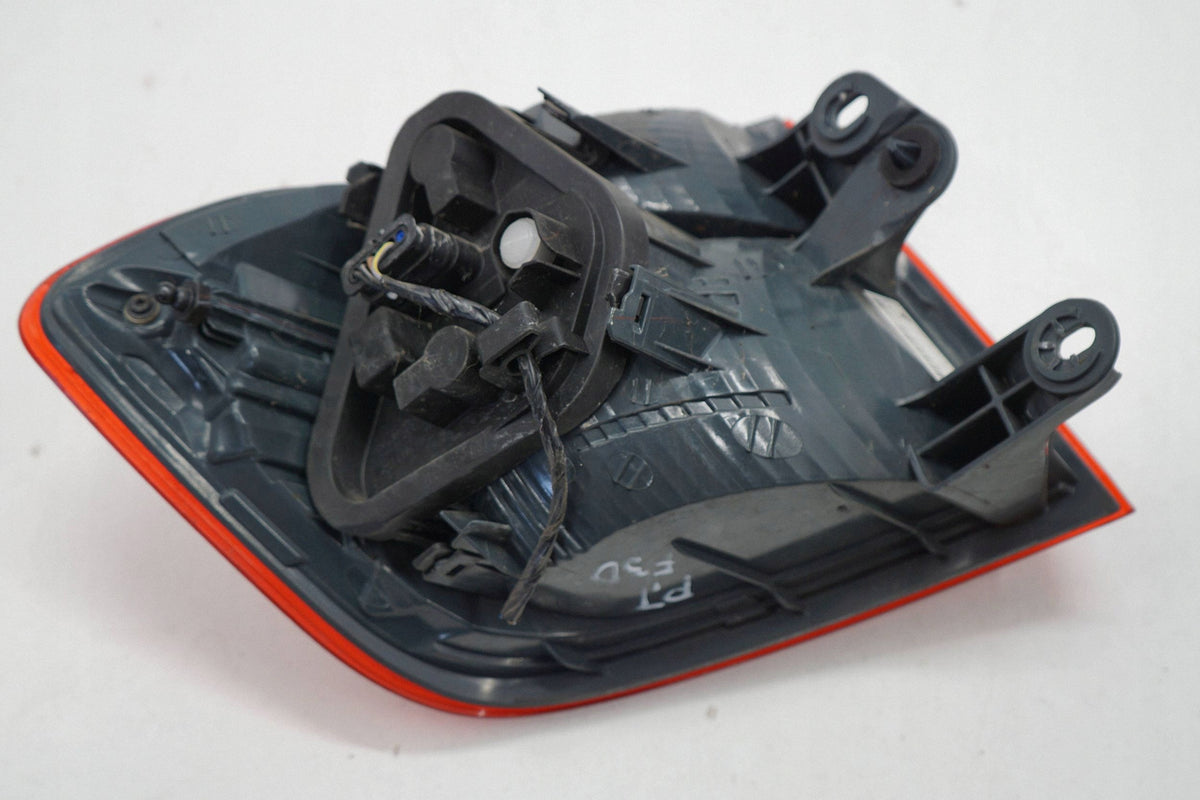 BMW 3 F30 14R MUDGUARD LAMP RIGHT REAR 7372784