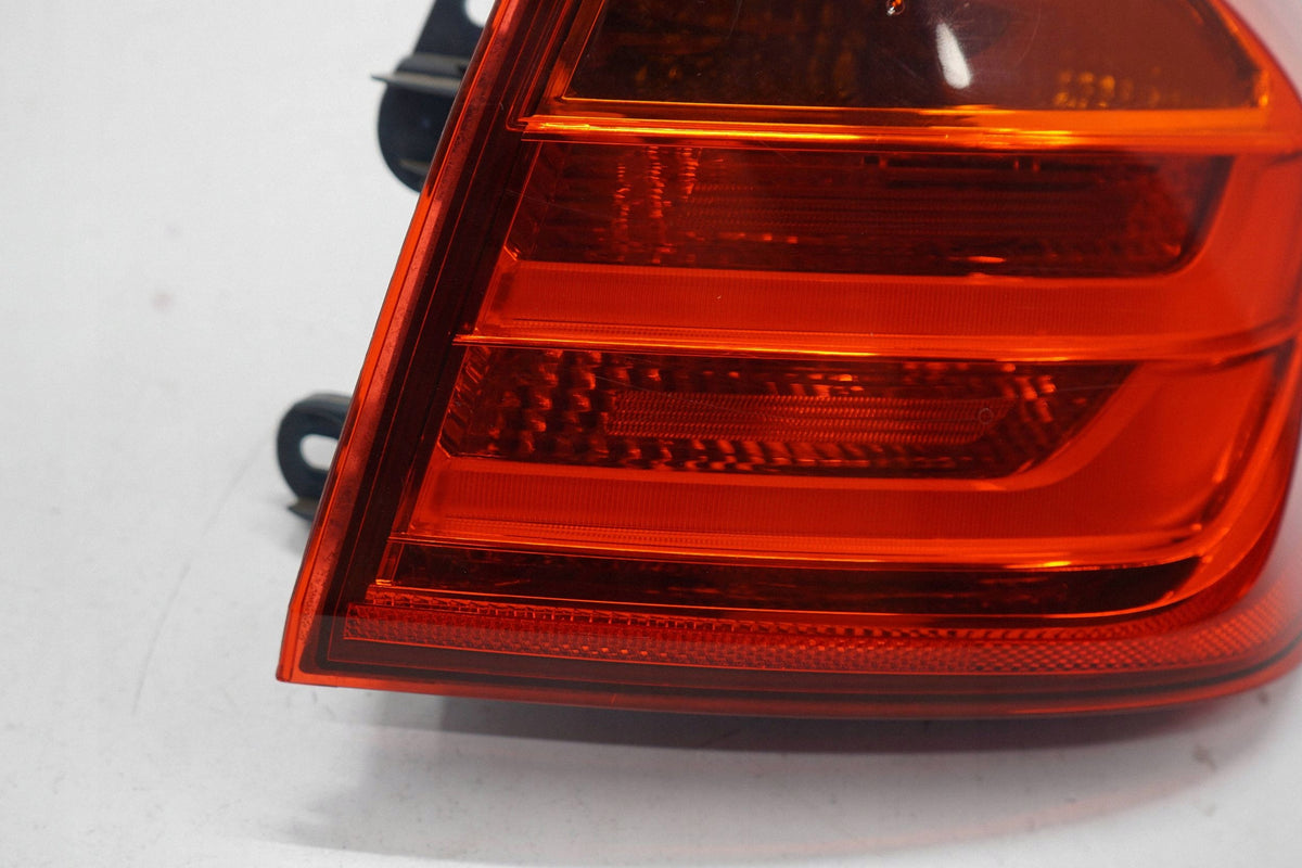 BMW 3 F30 14R MUDGUARD LAMP RIGHT REAR 7372784