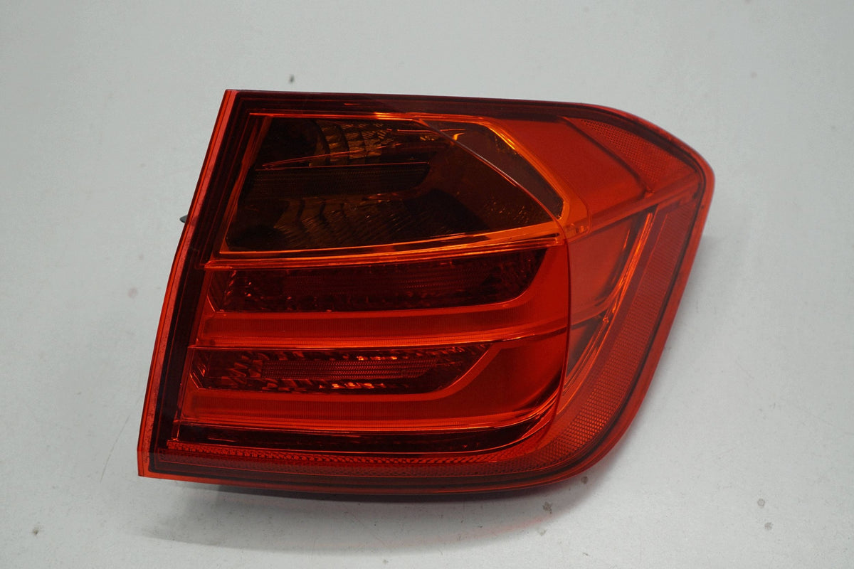 BMW 3 F30 14R MUDGUARD LAMP RIGHT REAR 7372784