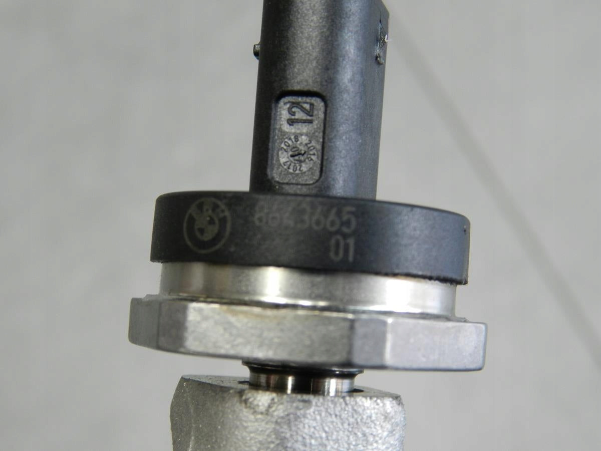 BMW 3 F30 F34 2.0 INJECTION RAIL SENSOR 8643665