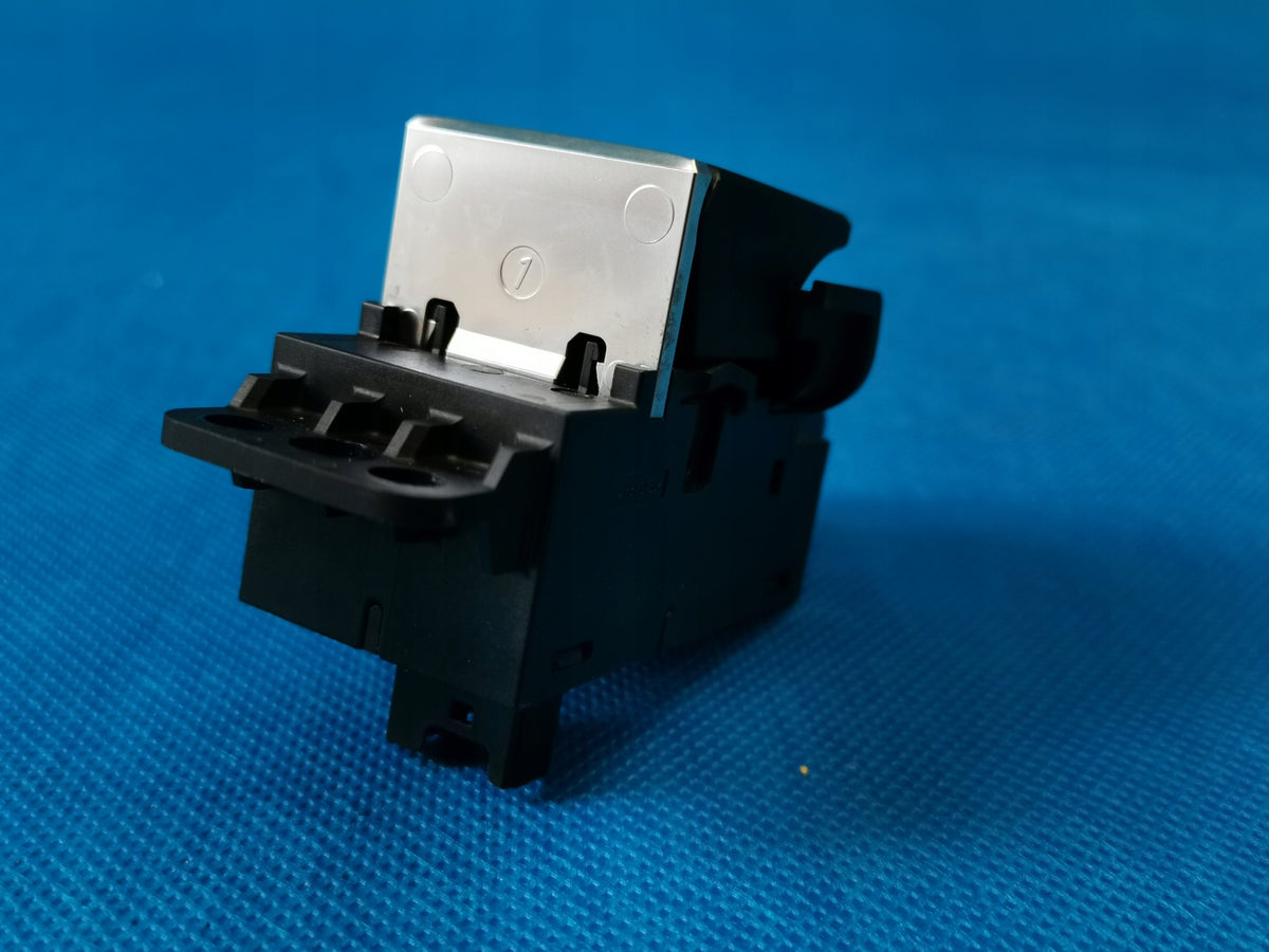 BMW 5 ER G31 TOURING 2018 R 520D 140KW HANDBRAKE SWITCH 6842028