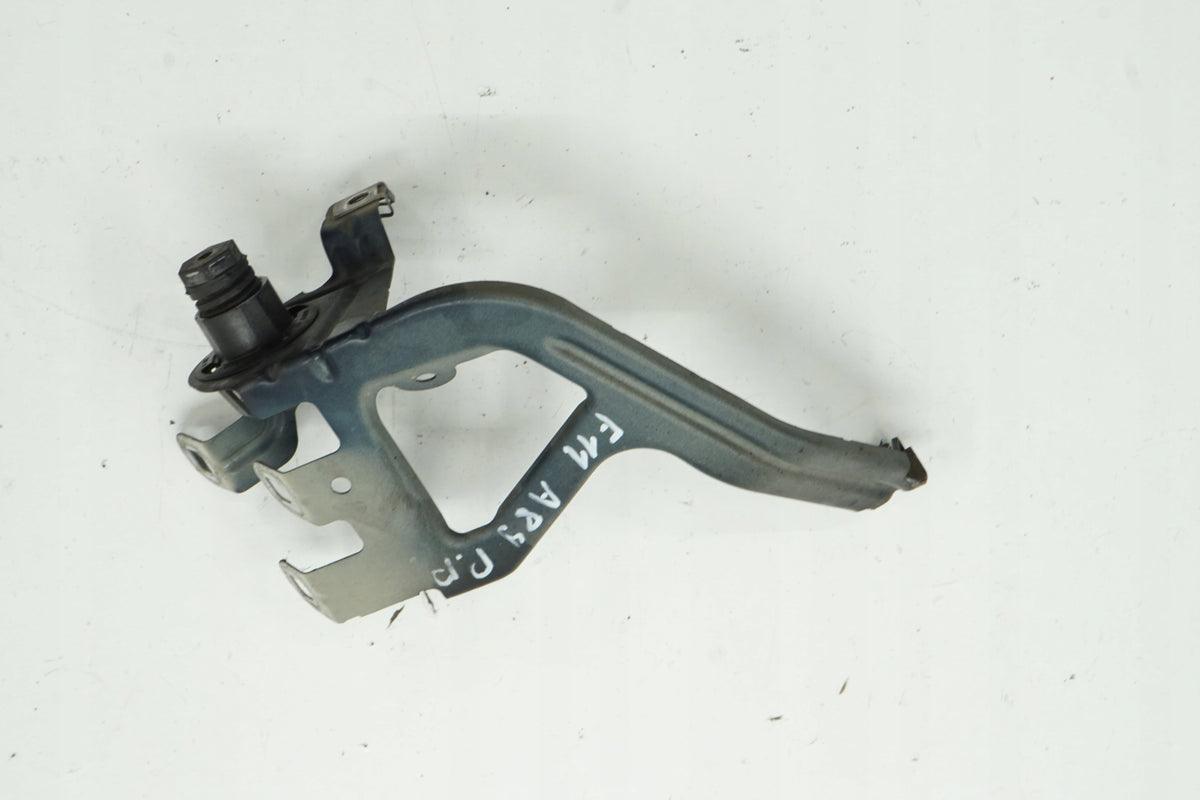 BMW 5 F10 F11 11R FENDER BRACKET RIGHT FRONT A89