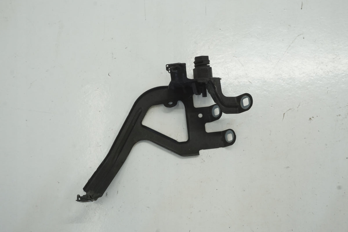 BMW 5 F10 F11 FENDER BRACKET RIGHT FRONT 668