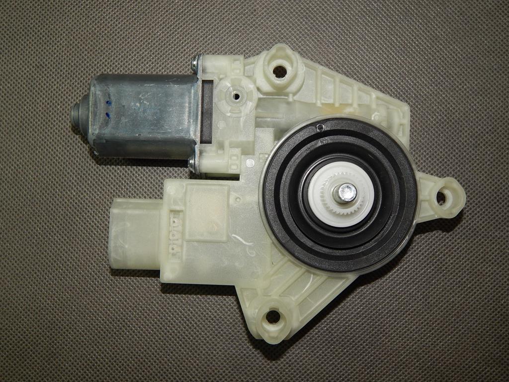 BMW 5 G30 DOOR LOCK LEFT REAR 258186900