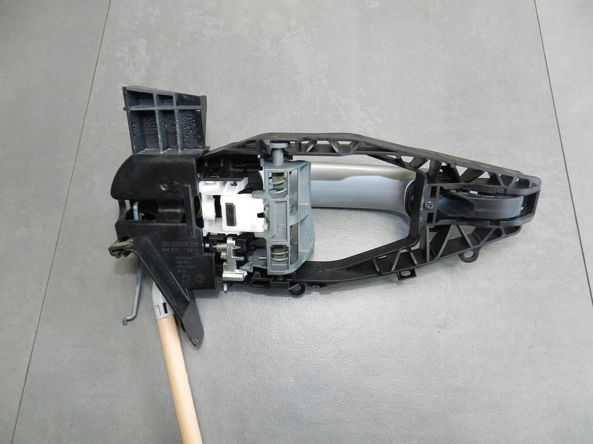 BMW 5 G31 HANDLE LEFT FRONT A83 7401203 7443043