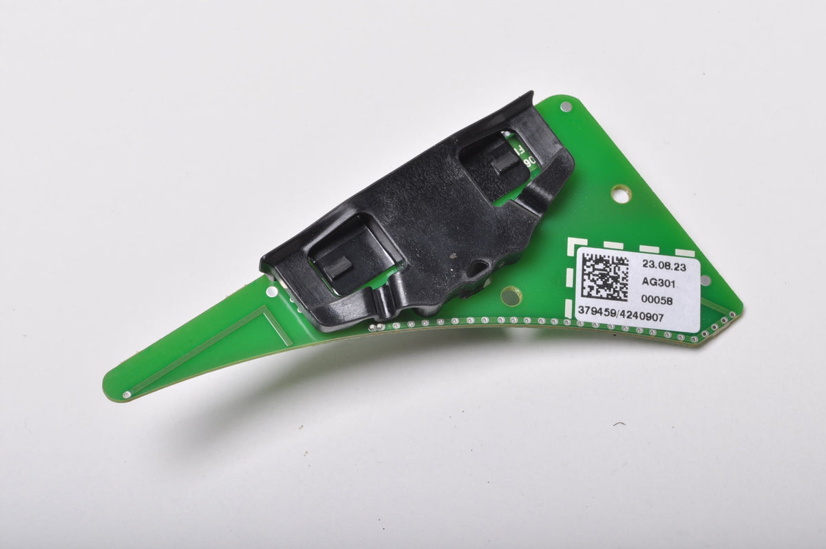 BMW 5 G60 ANTENNA AMPLIFIER P1 8705919