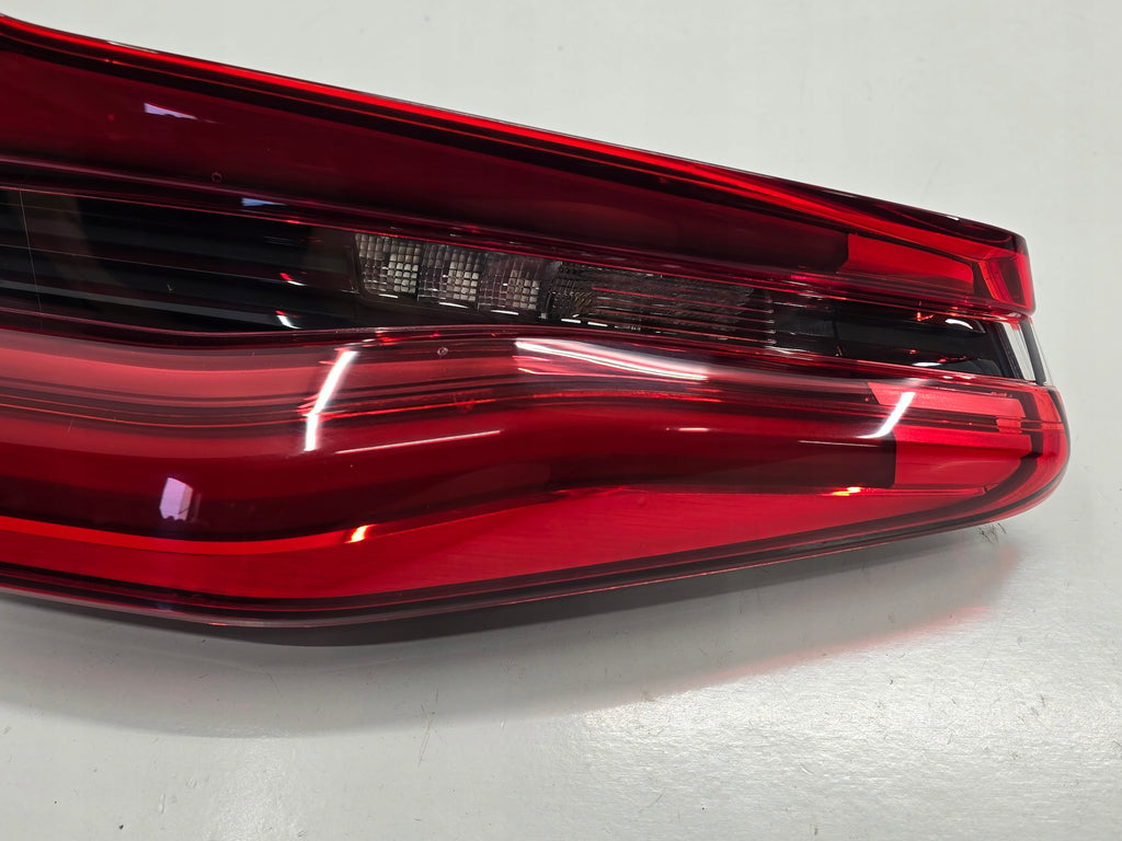 BMW 6 GT G32 17R LAMP LEFT REAR IN FLAP 7376485
