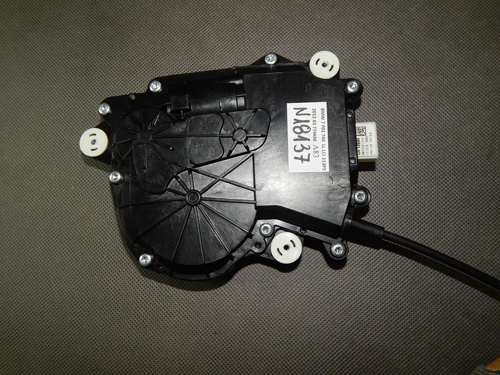 BMW 7 F01 740 FLAP PULL 104111219