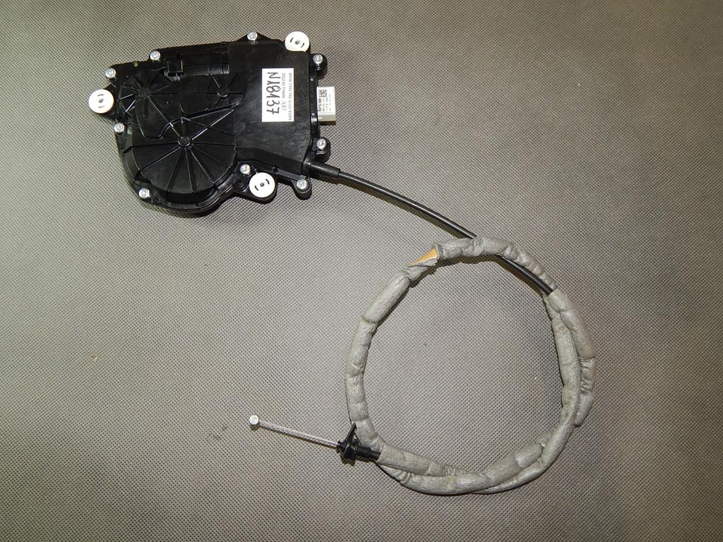 BMW 7 F01 740 FLAP PULL 104111219