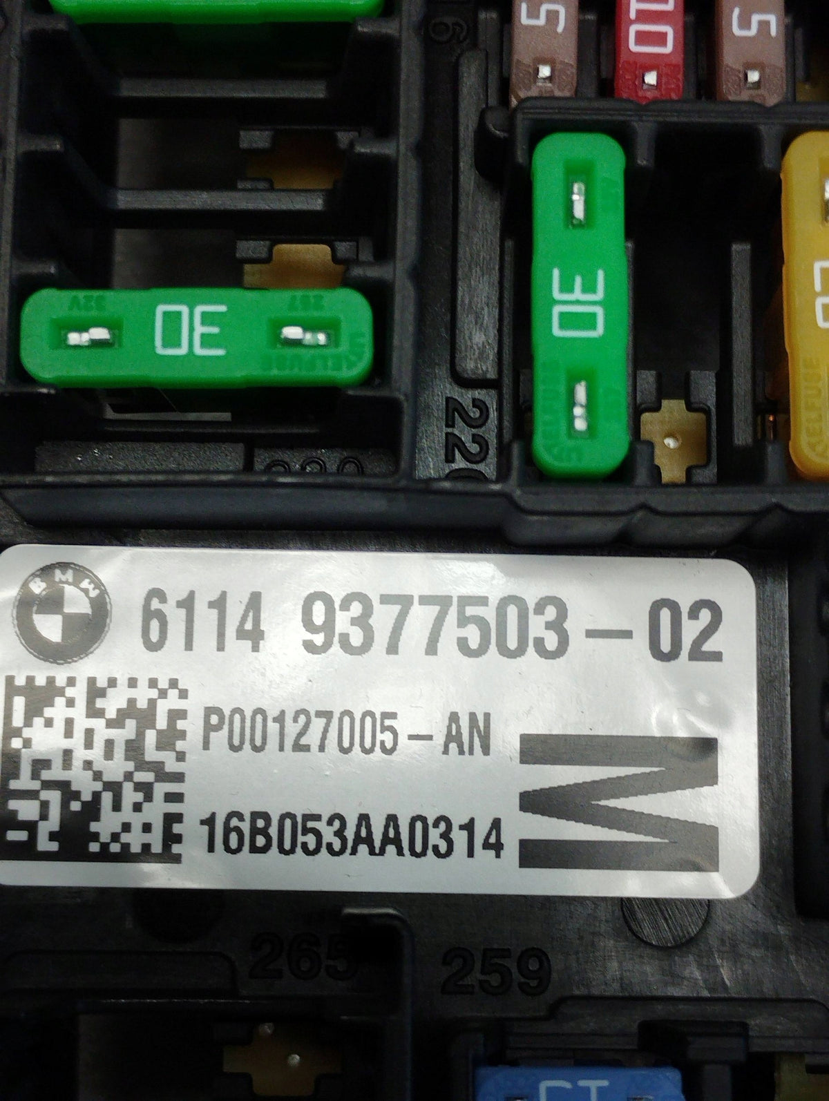 BMW 7 G11 750i 4.4 V8 FUSE BOX 9377503