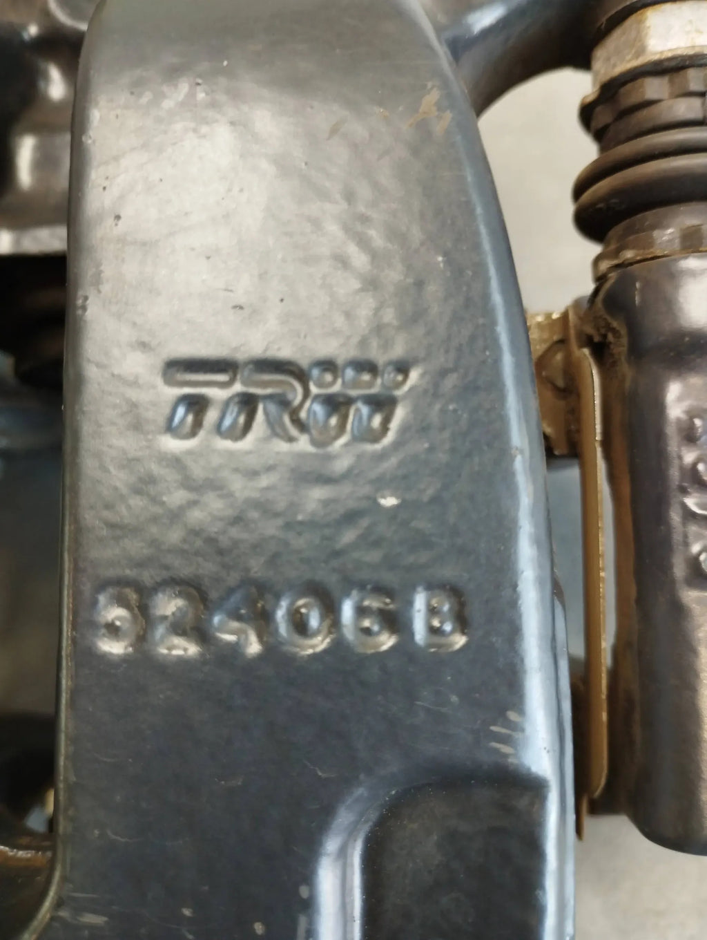 BMW 7 G11 750i CLAMP LEFT REAR 52406B