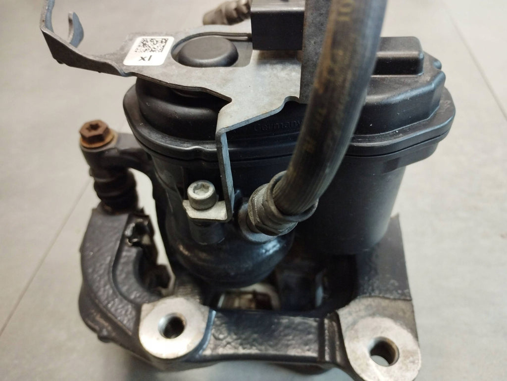 BMW 7 G11 750i CLAMP LEFT REAR 52406B