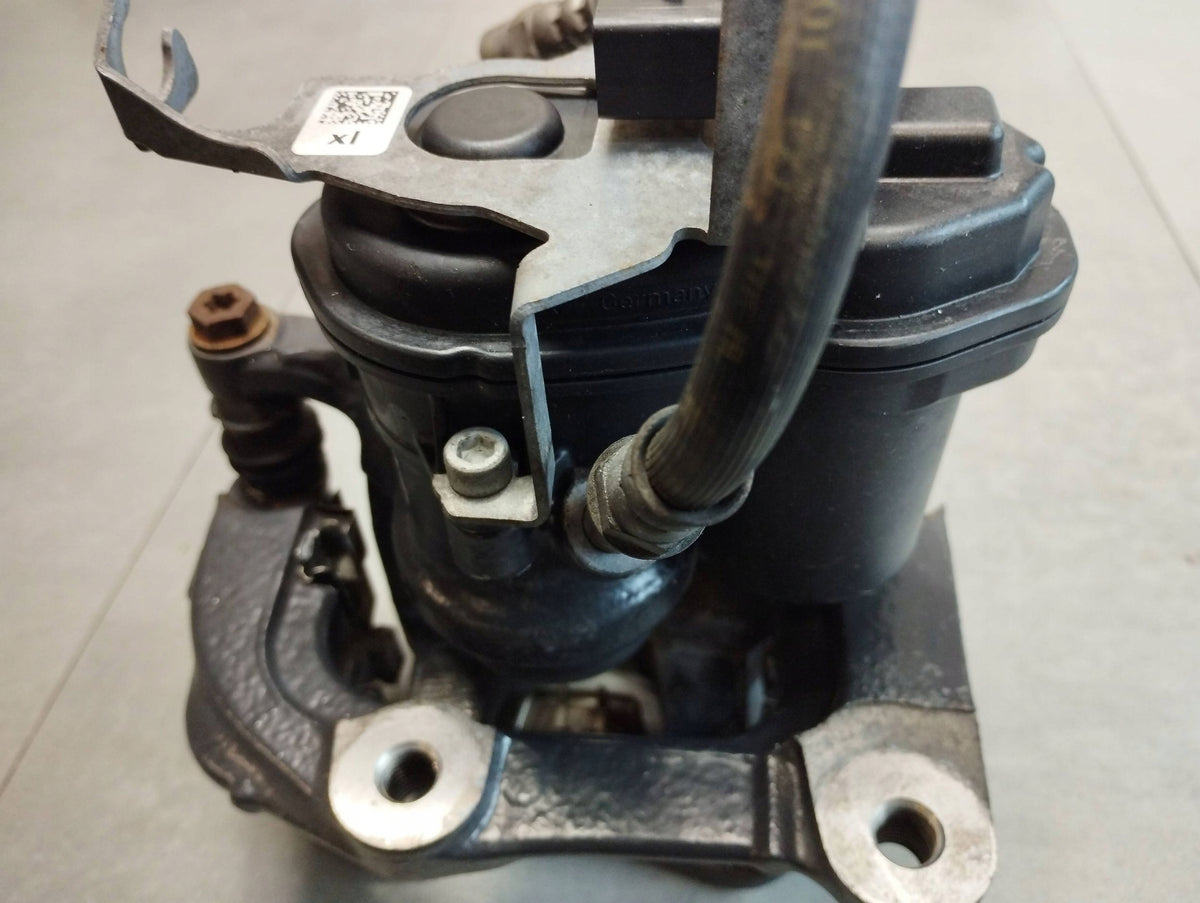 BMW 7 G11 750i CLAMP LEFT REAR 52406B