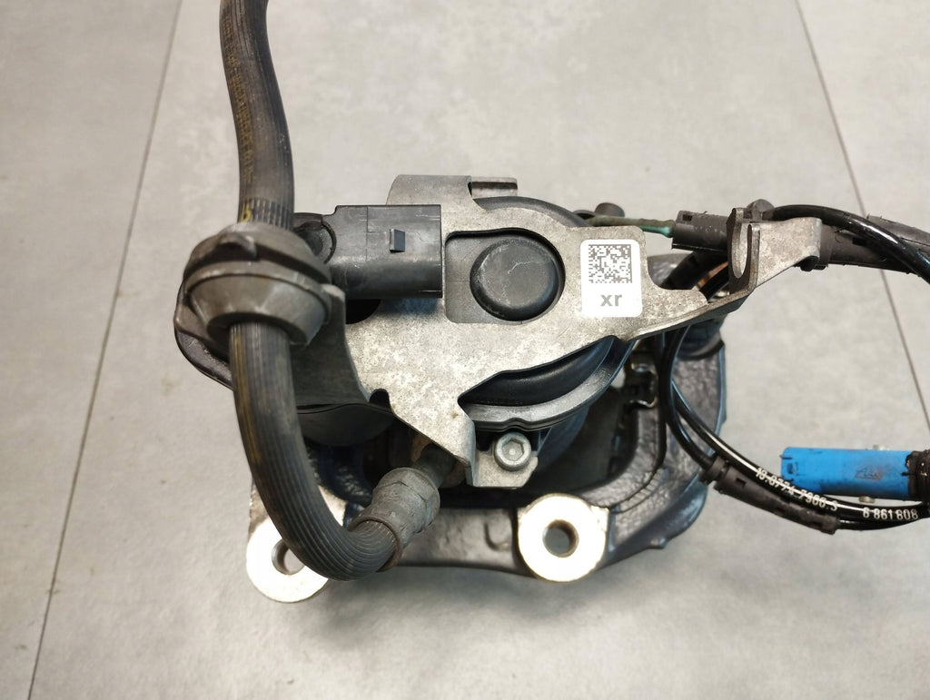 BMW 7 G11 750i CLAMP RIGHT REAR 52407B