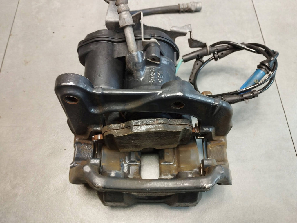 BMW 7 G11 750i CLAMP RIGHT REAR 52407B