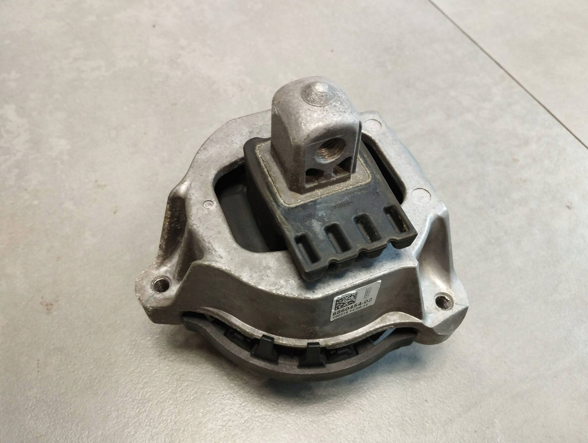 BMW 7 G11 750i ENGINE CUSHION RIGHT 6860454