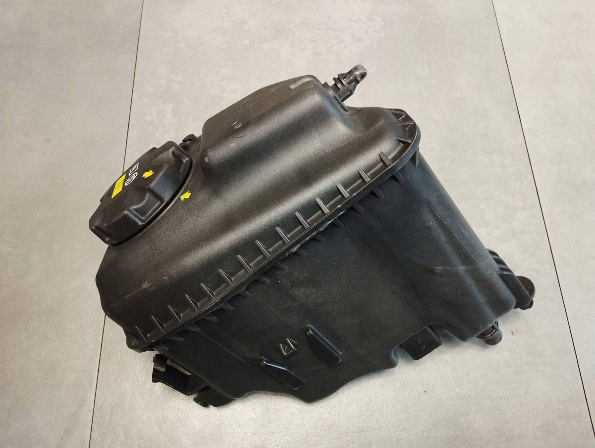 BMW 7 G11 750i EXPANSION TANK 8689765