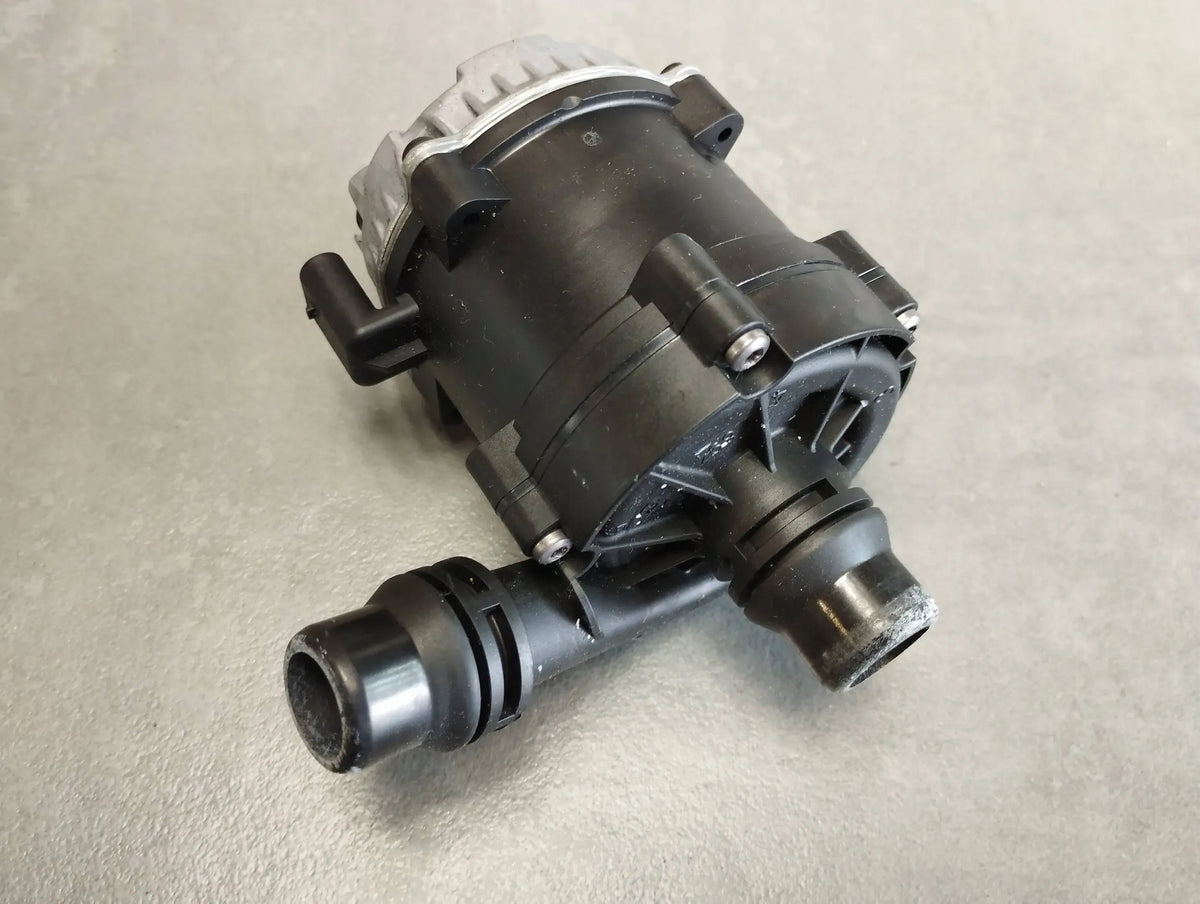 BMW 7 G11 ADDITIONAL WATER PUMP 8637952
