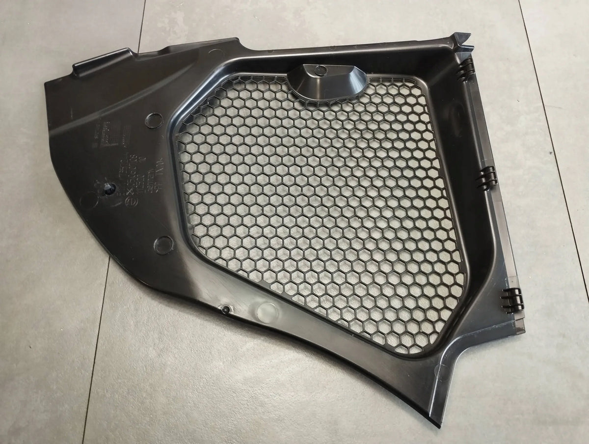 BMW 7 G11 AIR INTAKE COVER 7357244
