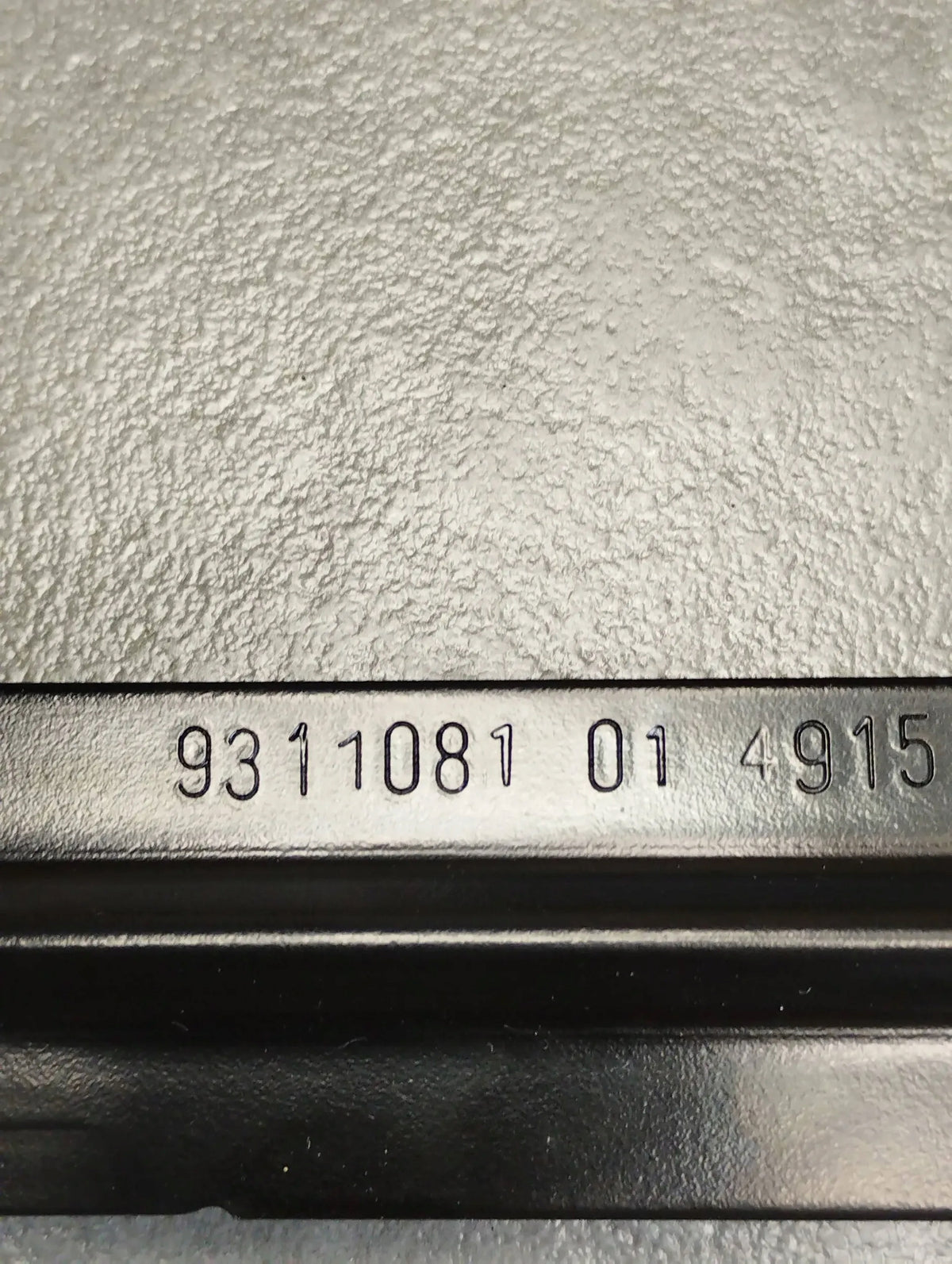 BMW 7 G11 BATTERY MOUNT 9311081