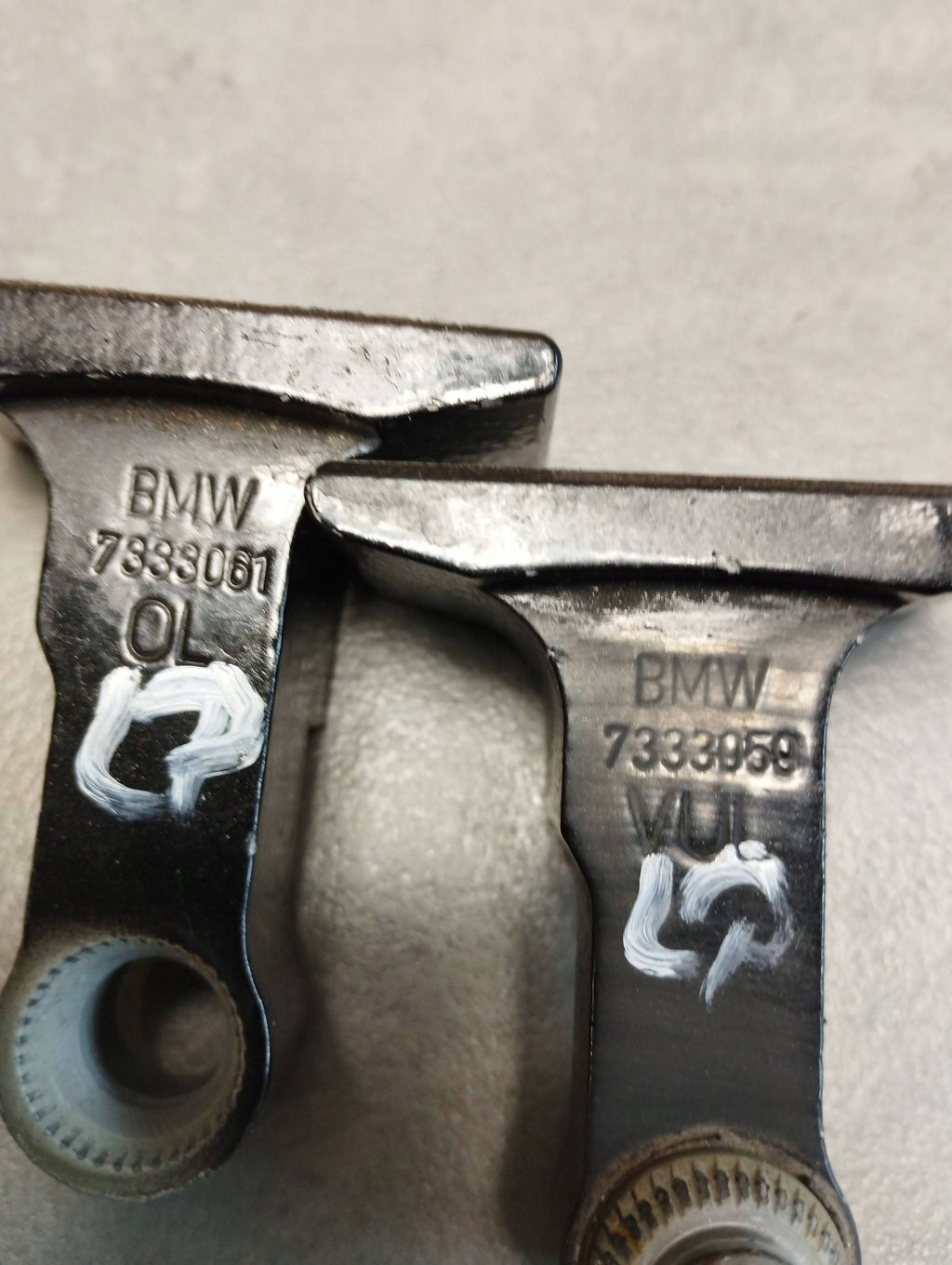 BMW 7 G11 BODY DOOR HINGES LEFT FRONT 7333059