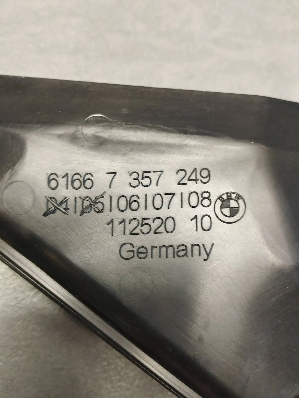 BMW 7 G11 CHANNEL OF WATER OUTFLOW 7357249