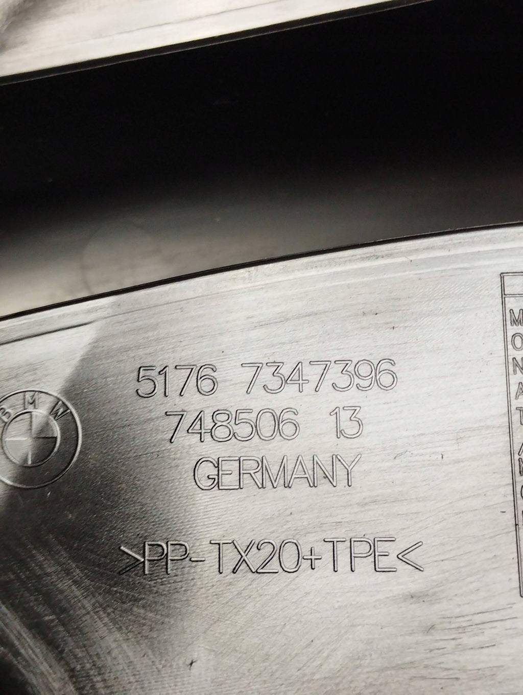 BMW 7 G11 COVER SEAL RIGHT 7347396