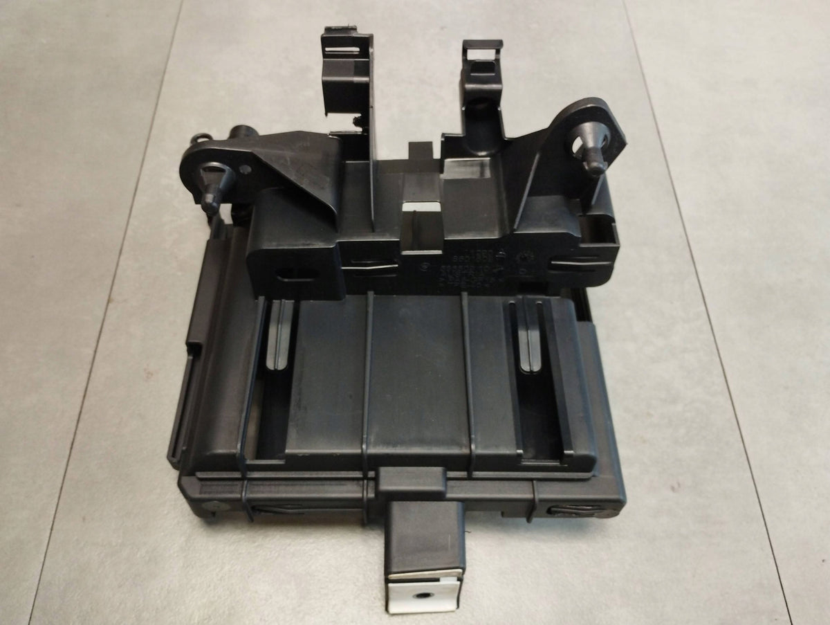 BMW 7 G11 DRIVER HOLDER RIGHT 8601609