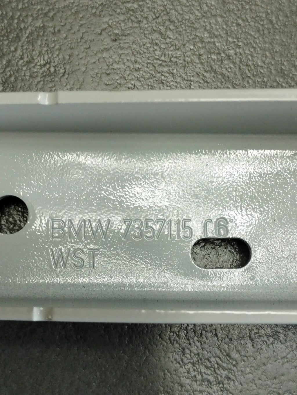 BMW 7 G11 FLAP HINGE REAR 7357115