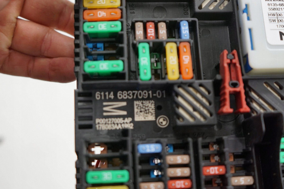 BMW 7 G11 G12 17R BOX FUSE BOX 6837091