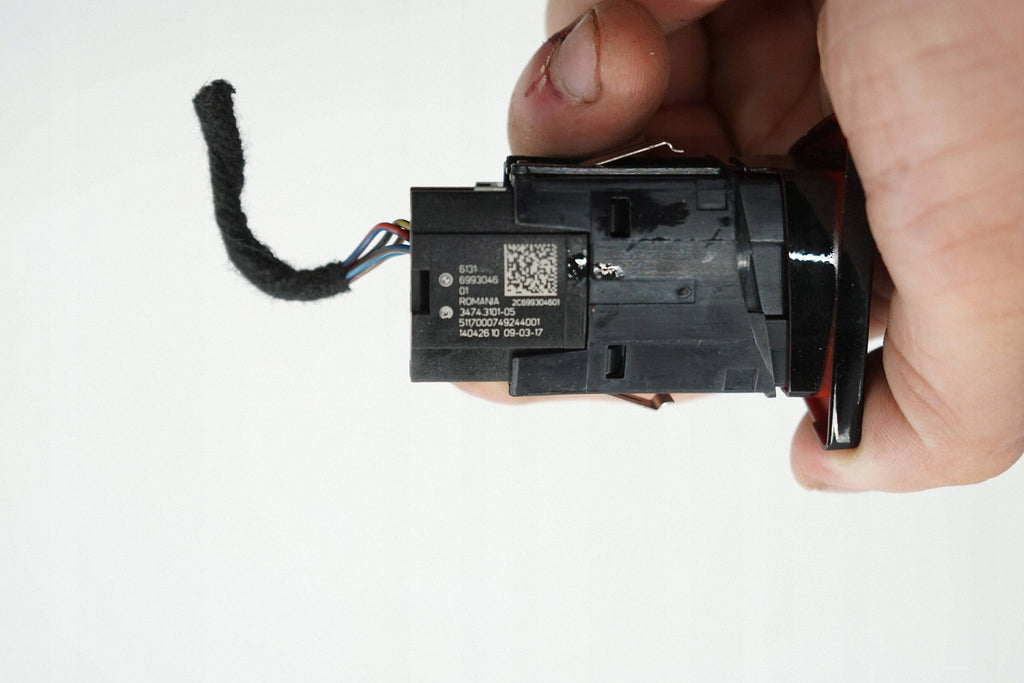 BMW 7 G11 G12 17R EMERGENCY LIGHT BUTTON 6993046