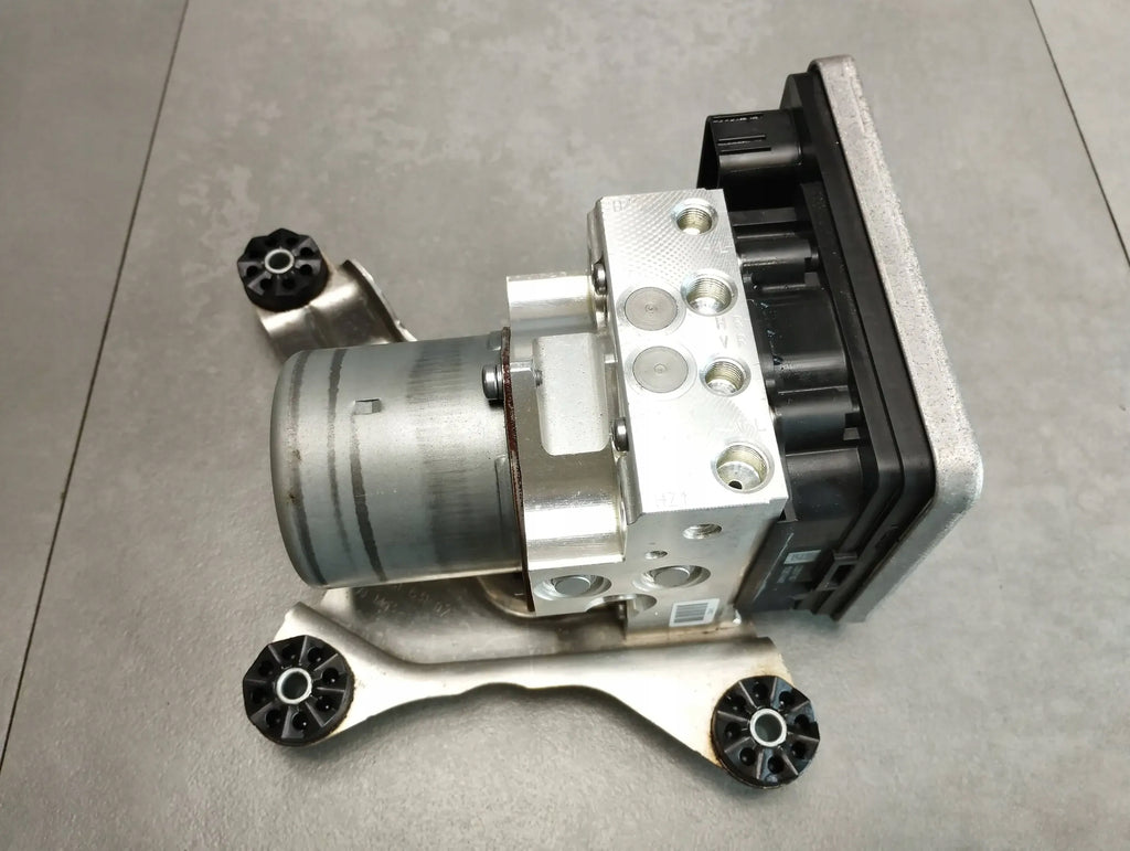 BMW 7 G11 G12 750i PUMP ABS 6882933