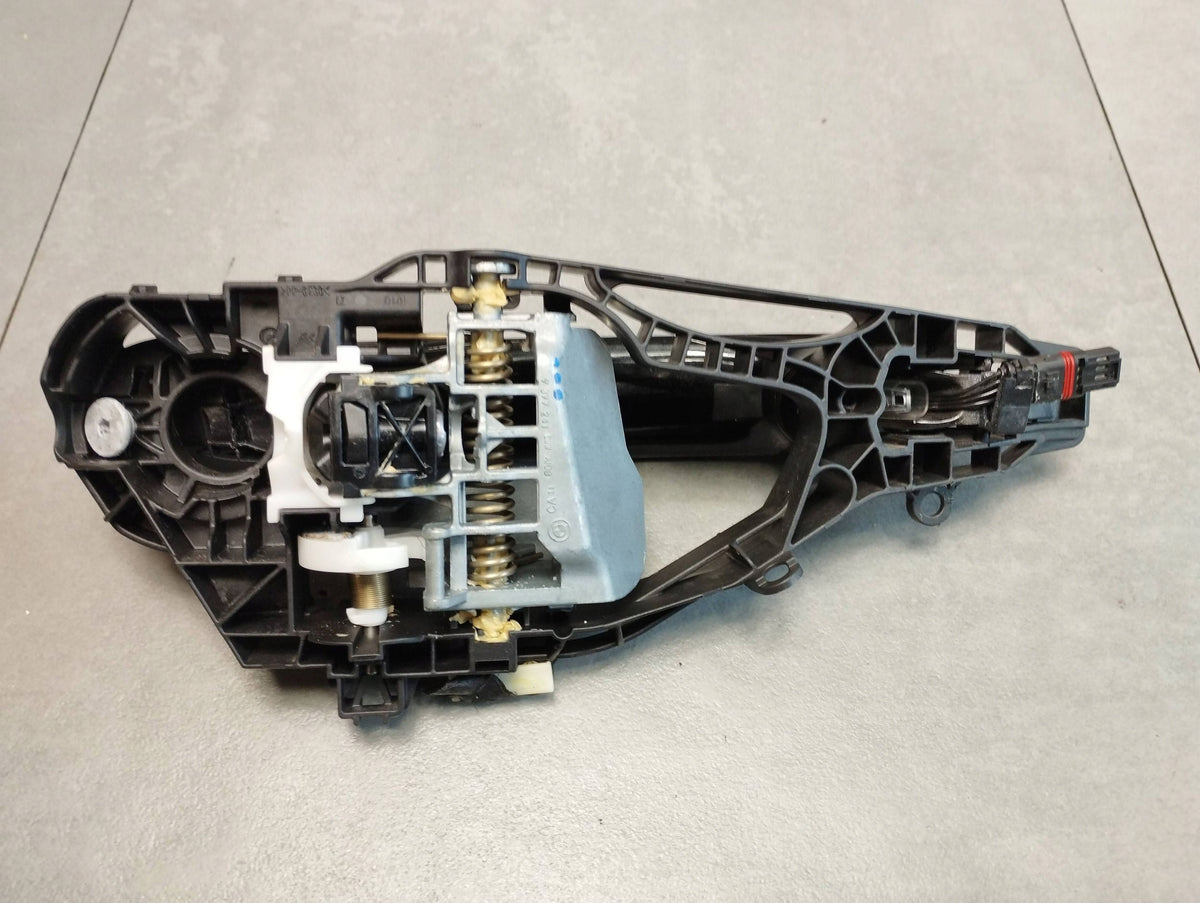BMW 7 G11 HANDLE LEFT FRONT KEYLESS 475 UK 7377241