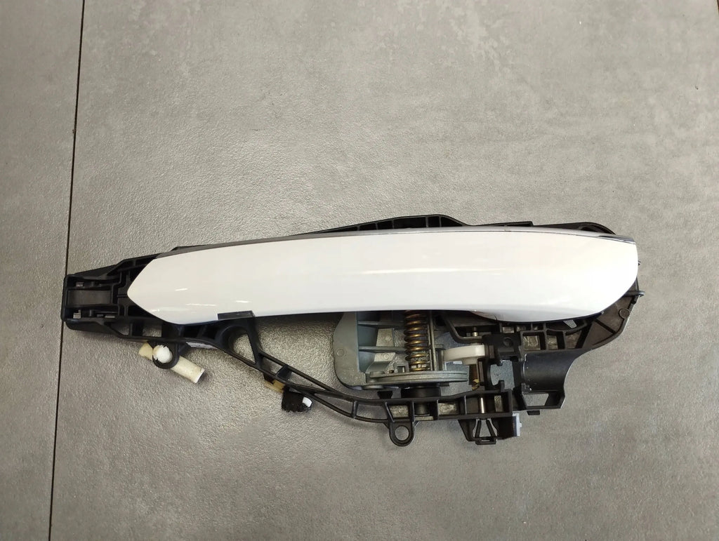 BMW 7 G11 HANDLE LEFT REAR A300 KEYLESS