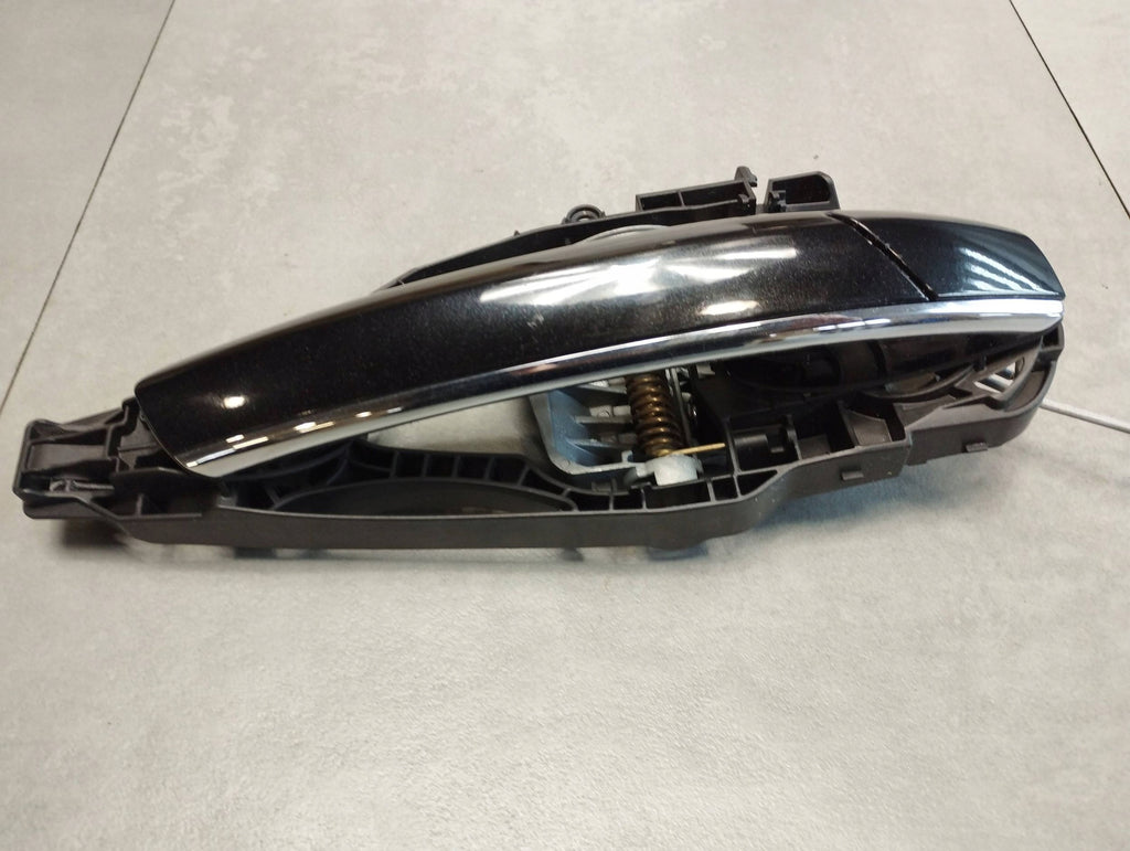 BMW 7 G11 HANDLE RIGHT FRONT 475 KEYLESS WITH INSERT UK 2581892