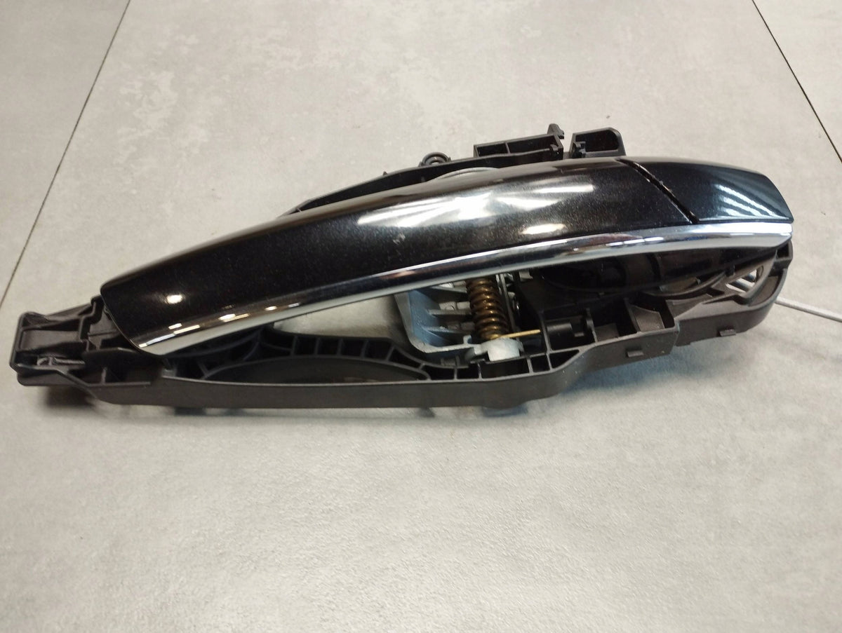 BMW 7 G11 HANDLE RIGHT FRONT 475 KEYLESS WITH INSERT UK 2581892