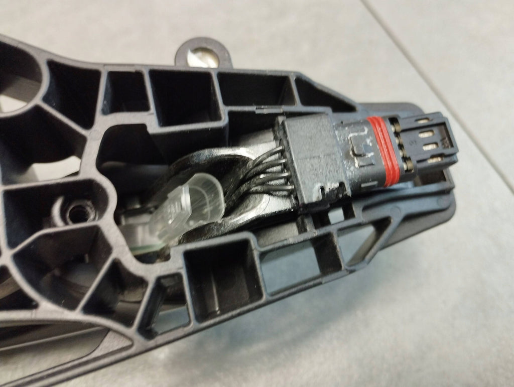 BMW 7 G11 HANDLE RIGHT FRONT 475 KEYLESS WITH INSERT UK 2581892