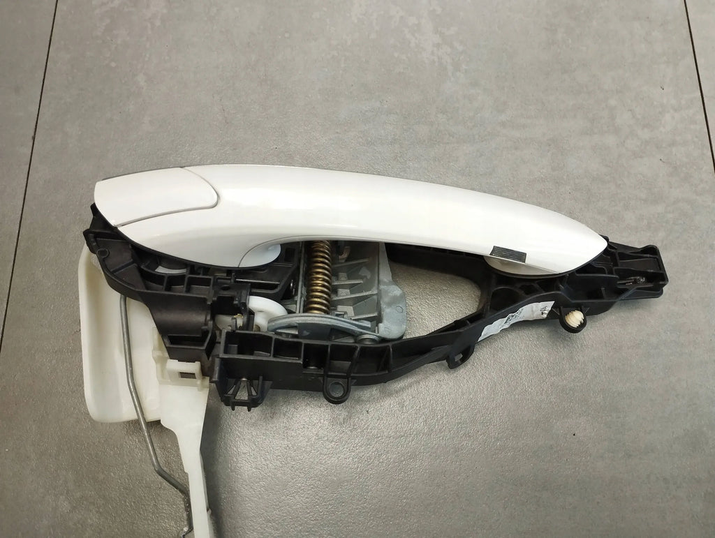 BMW 7 G11 HANDLE RIGHT FRONT A300 KEYLESS WITH INSERT UK