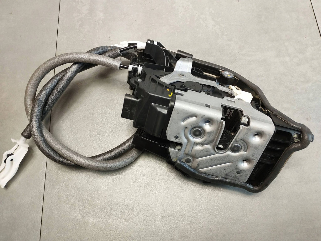BMW 7 G11 LOCK RIGHT FRONT SOFT CLOSE 2581892 UK