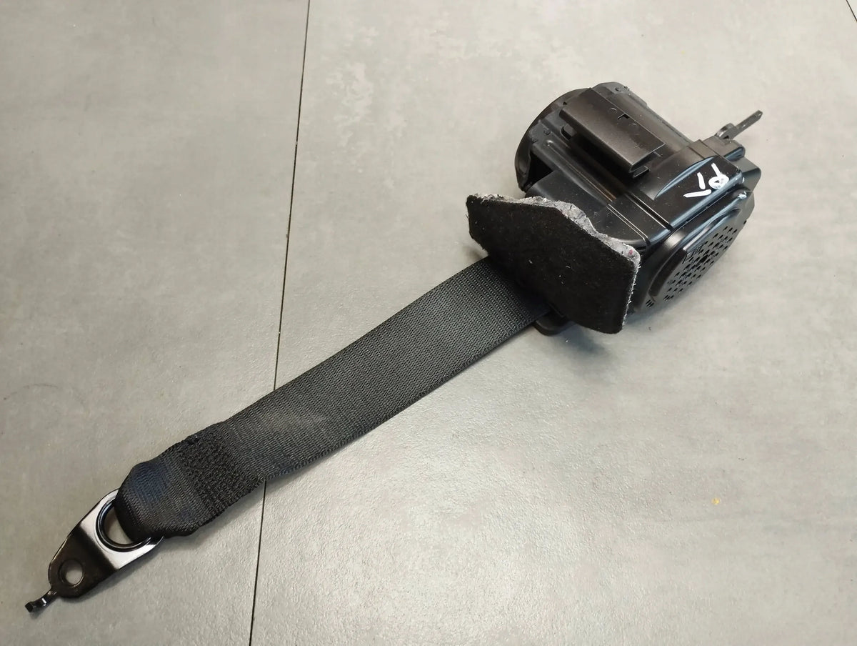 BMW 7 G11 SEAT BELT RIGHT REAR 7434181