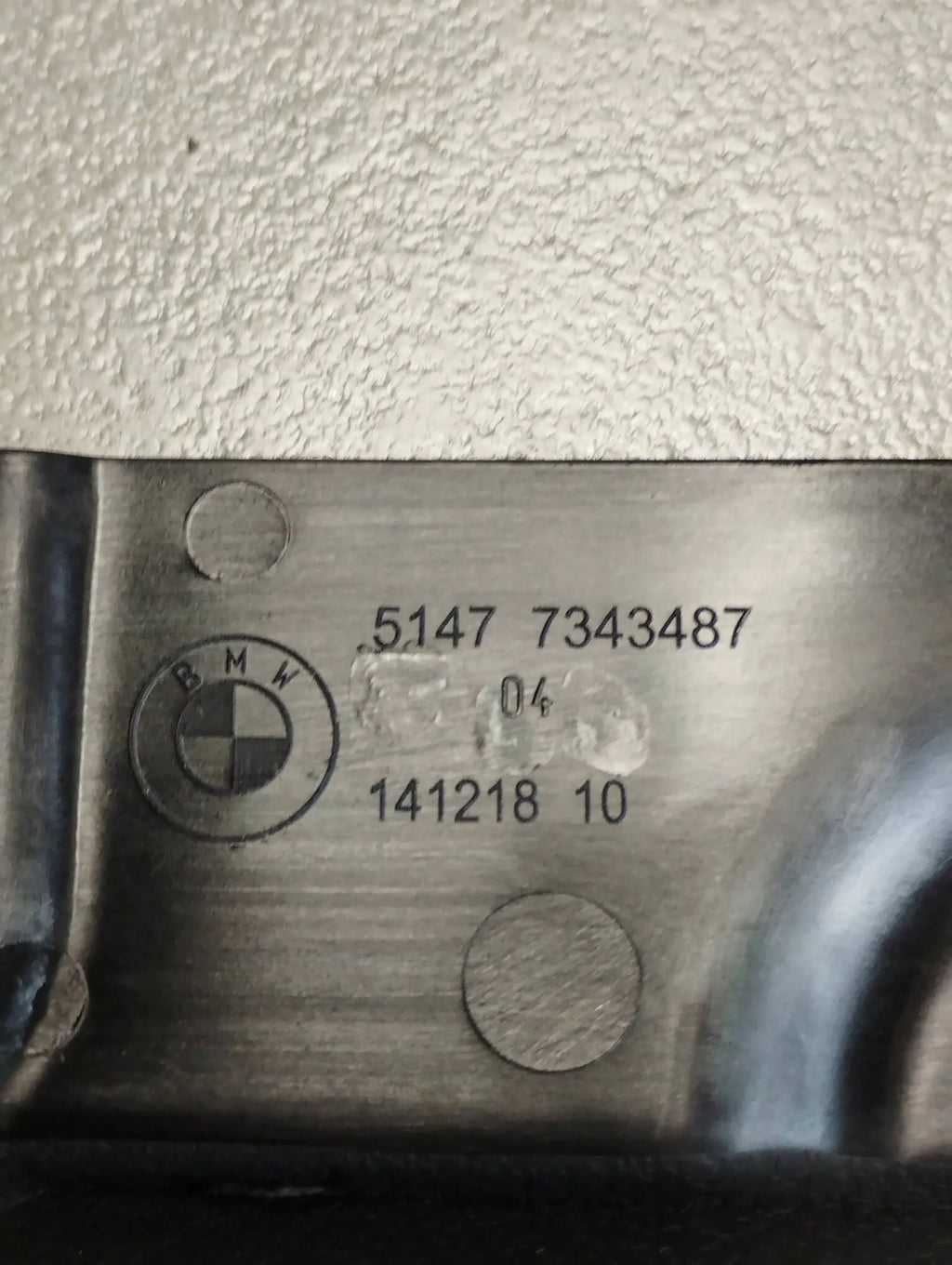 BMW 7 G11 wall insulation presser 7343487