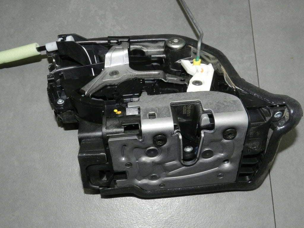 BMW 7 G12 LOCK RIGHT REAR 2581870
