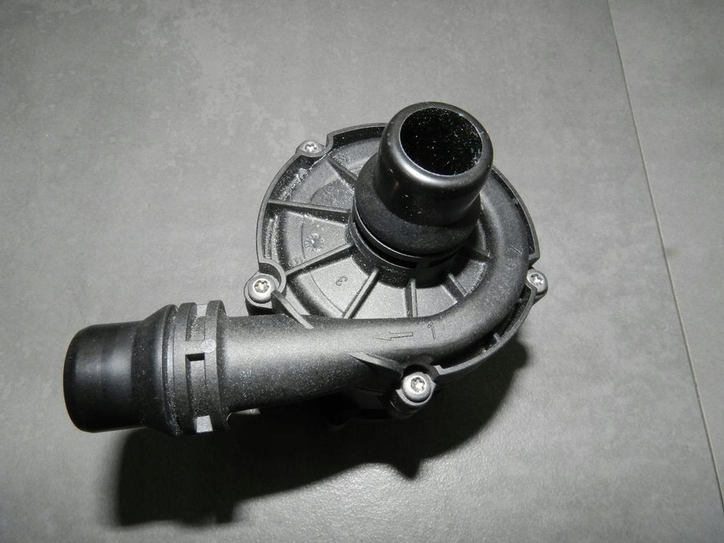 BMW 8 G15 ADDITIONAL WATER PUMP 8638237